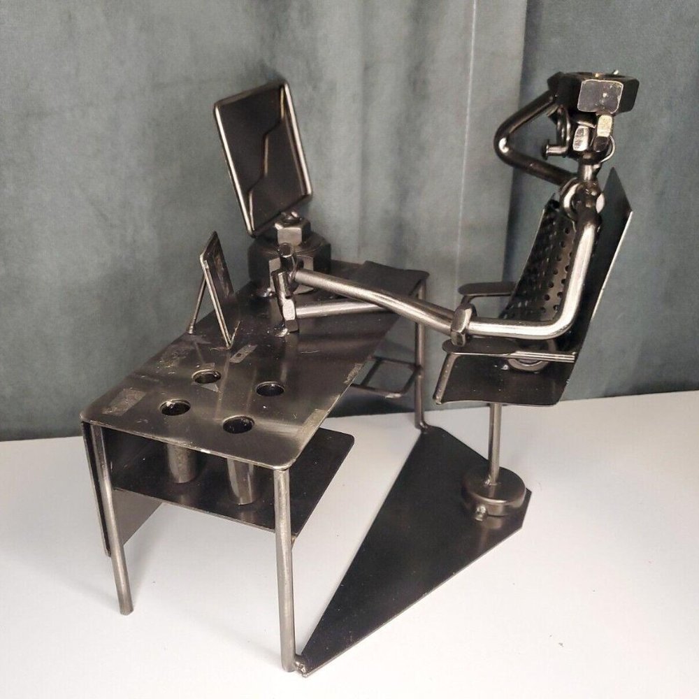 Nuts & Bolts Desk Organizer Sculpture STEELMAN24 Hinz & Kunst, Man at Desk